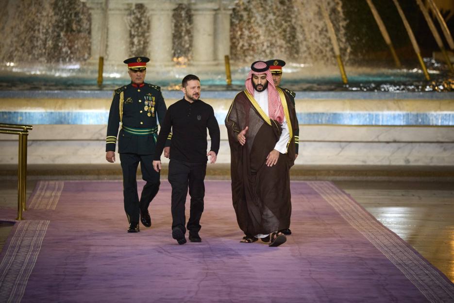 Volodymyr Zelenskyy and Mohammed bin Salman walking together.