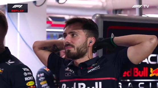 Replay of Max Verstappen adjusting his gear.