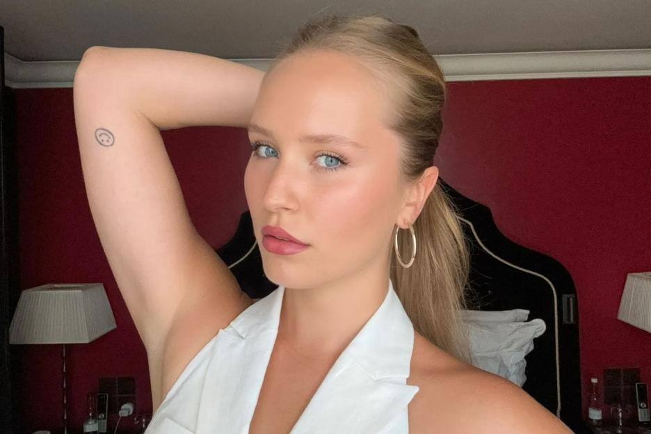 Nepo baby with supermodel mum stuns as she goes braless in sizzling snap – can you guess who she is?