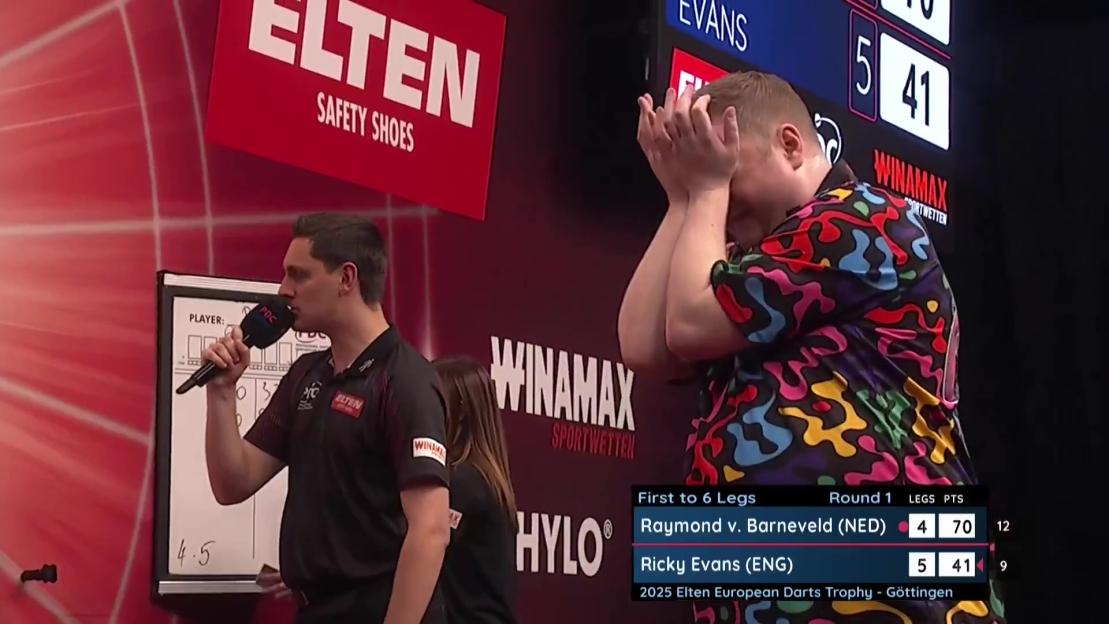 Raymond van Barneveld reacting to Ricky Evans's darts victory.