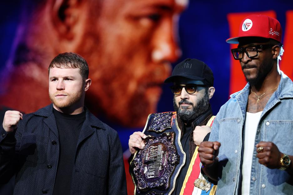 Canelo Alvarez and William Scull at a press conference.