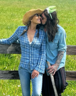 Couple embracing in a field.