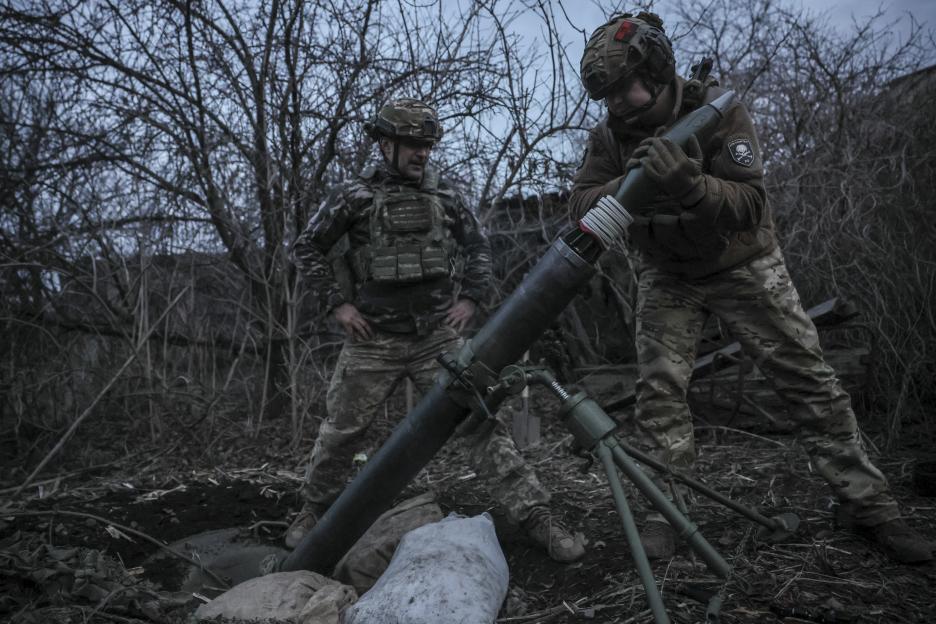 Ukrainian soldiers firing a 120mm mortar.