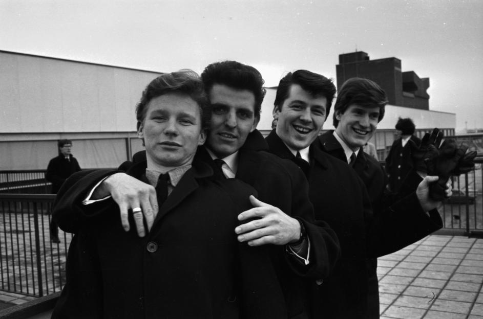 Black and white photo of the pop band The Searchers in 1964.