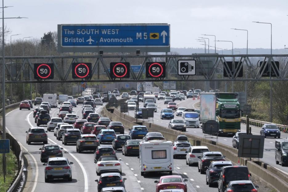 M5 traffic: Vital motorway shut in BOTH directions over 4 hours after ‘serious crash’ as emergency crews scrambled