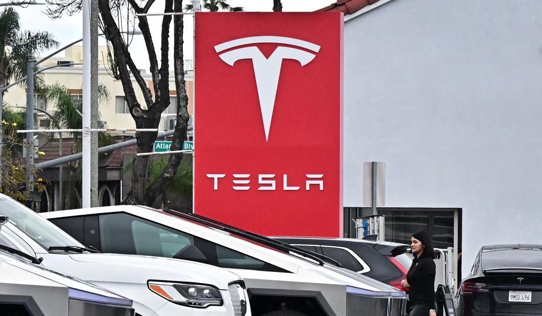 BOMBS found at Tesla dealership after anonymous call to cops as SWAT surrounds showroom in Texas