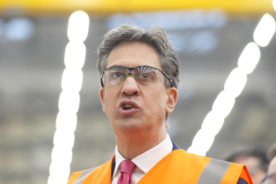 Ed Miliband speaking at a Siemens Energy turbine factory.