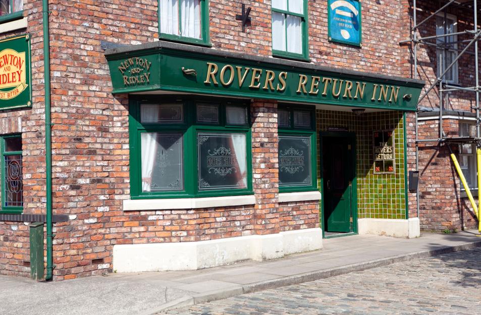 Coronation Street legend sparks rumours she&#8217;s returning on cast night out weeks after saying she&#8217;d &#8216;love&#8217; soap comeback 3