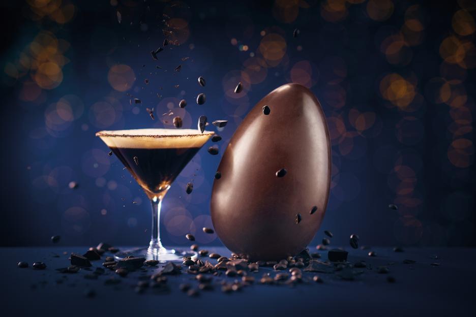 Coffee and caramel martini and chocolate Easter egg.