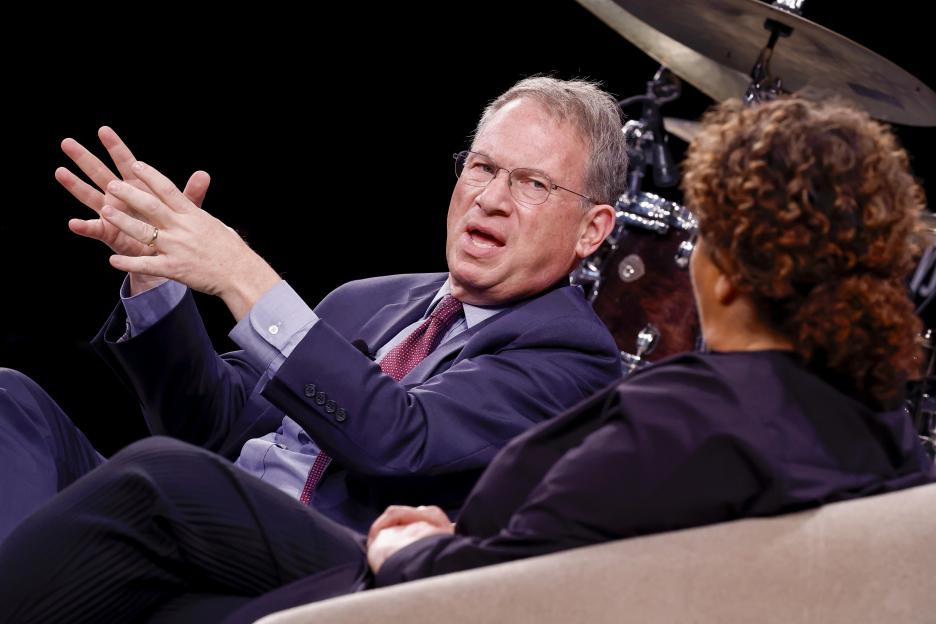 Jeffrey Goldberg and Anna Deavere Smith speaking on stage.